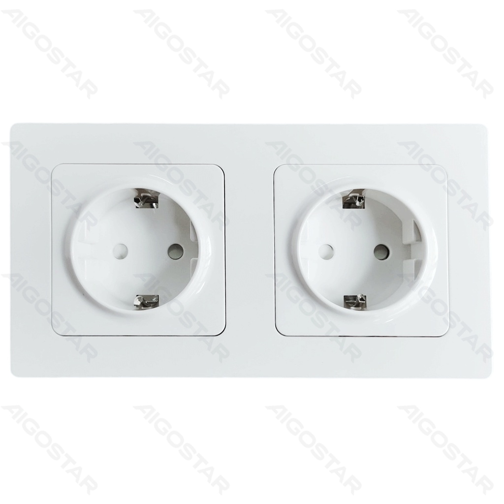 Deux prises schuko encastrées