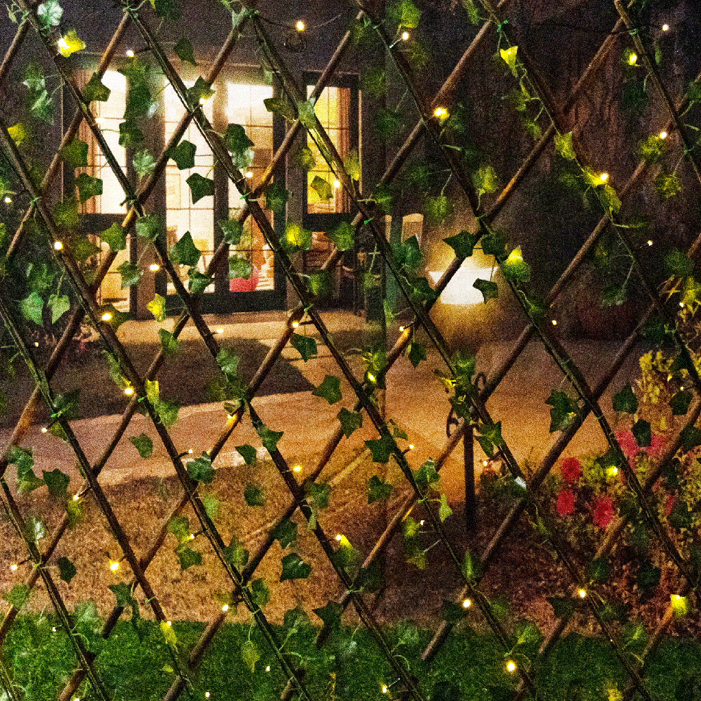 [B1020137M] Namaakplanten op zonne-energie omheining klimop 2m+H1,2m 148LED