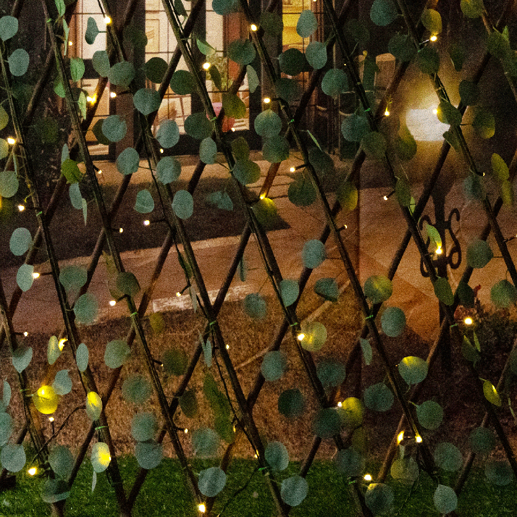 [B1020137J] Namaakplanten op zonne-energie omheining eucalyptusblad 2m+H01,2m 148LED