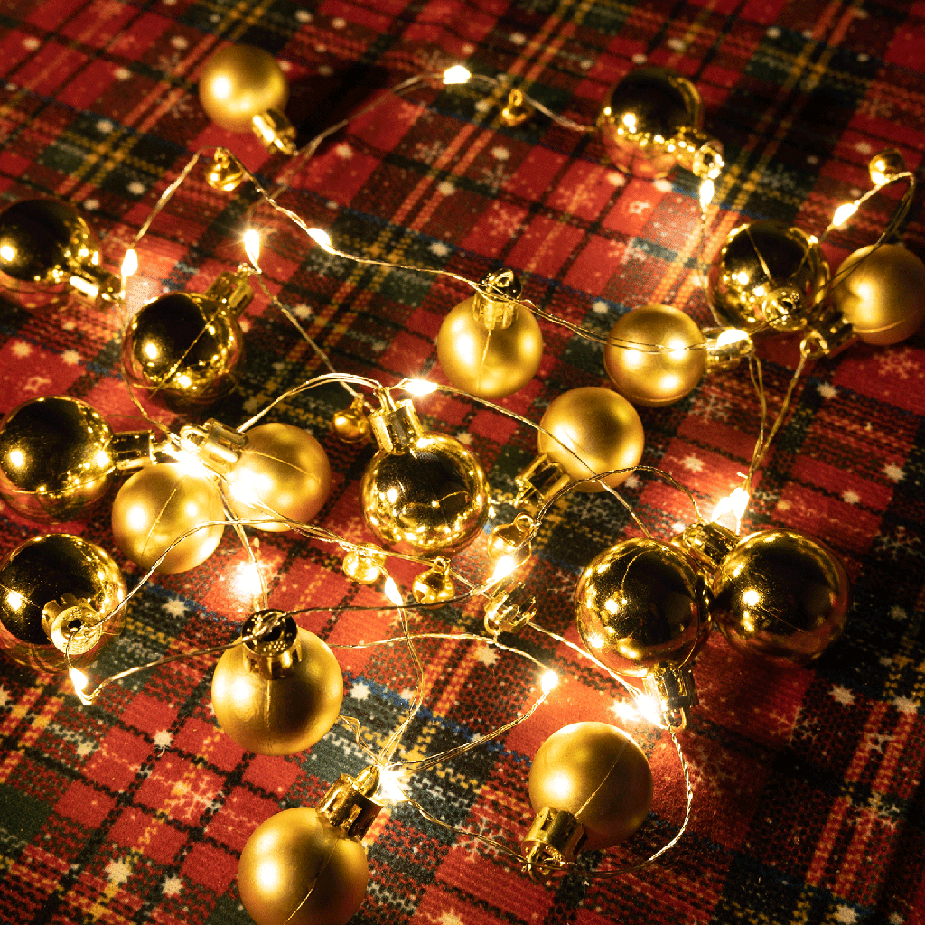 [B103033XM] 3AA Battery Light String Large & Small Balls Gold & Warm White 2m IP44 Indoor/Outdoor