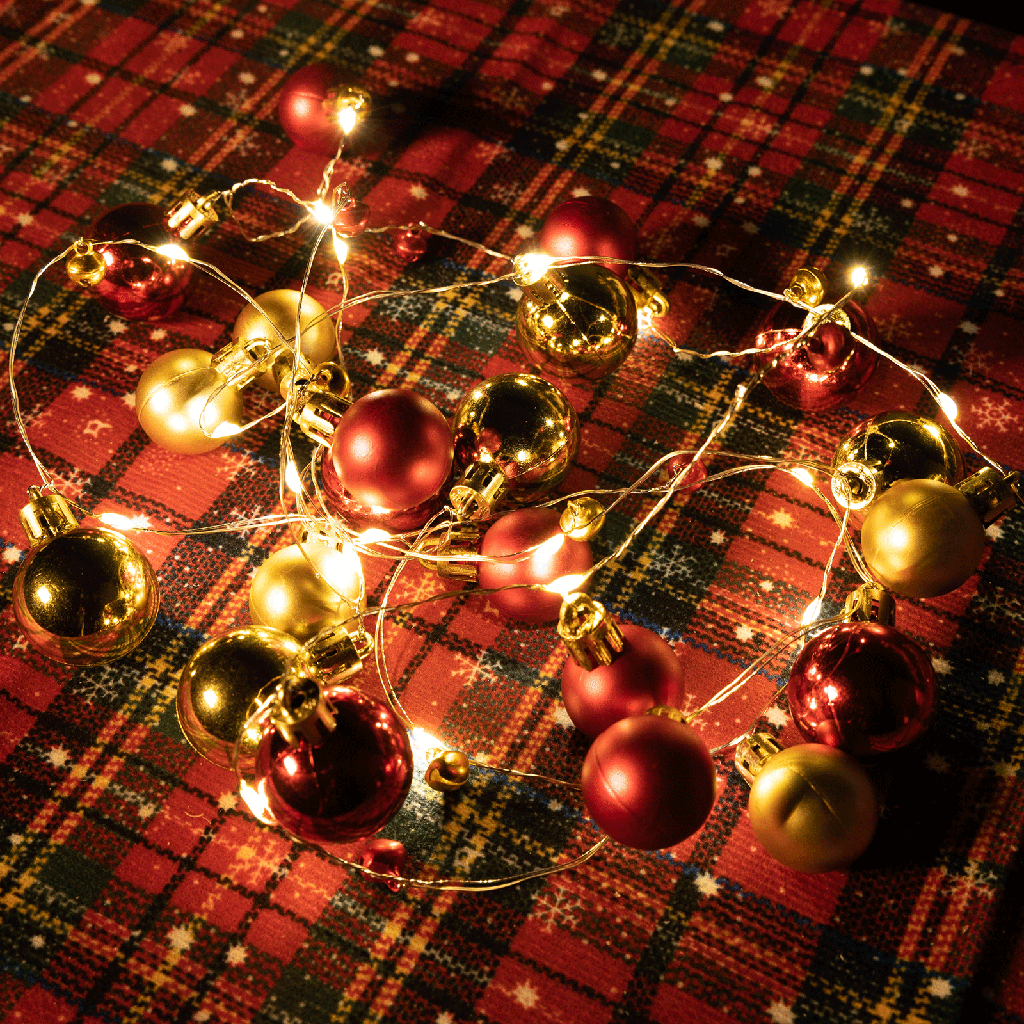 Aigostar 3AA Batterij Lichtsnoer Grote&Kleine Ballen Goud & Rood Warm Wit 2m IP44 Binnen/Buiten