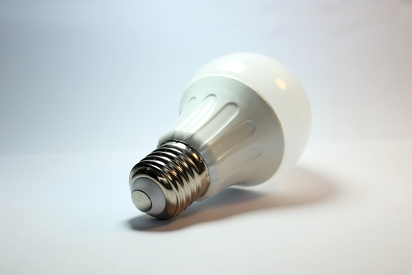 LED A5 A55 E27,8W 3000K  600lm