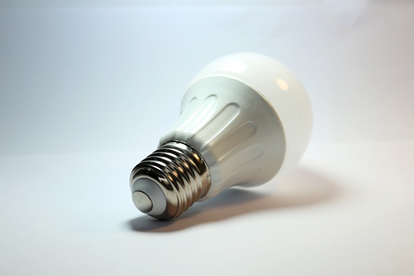 [A181819BA] LED A5D A60 BIG ANGLE E27,9W 3000K TRIAC DIMBAAR 600LM