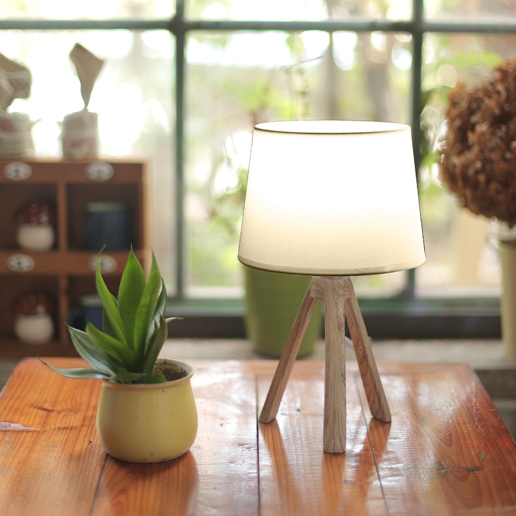 [A196905] Lampe de table en résine E14 marron avec abat-jour blanc